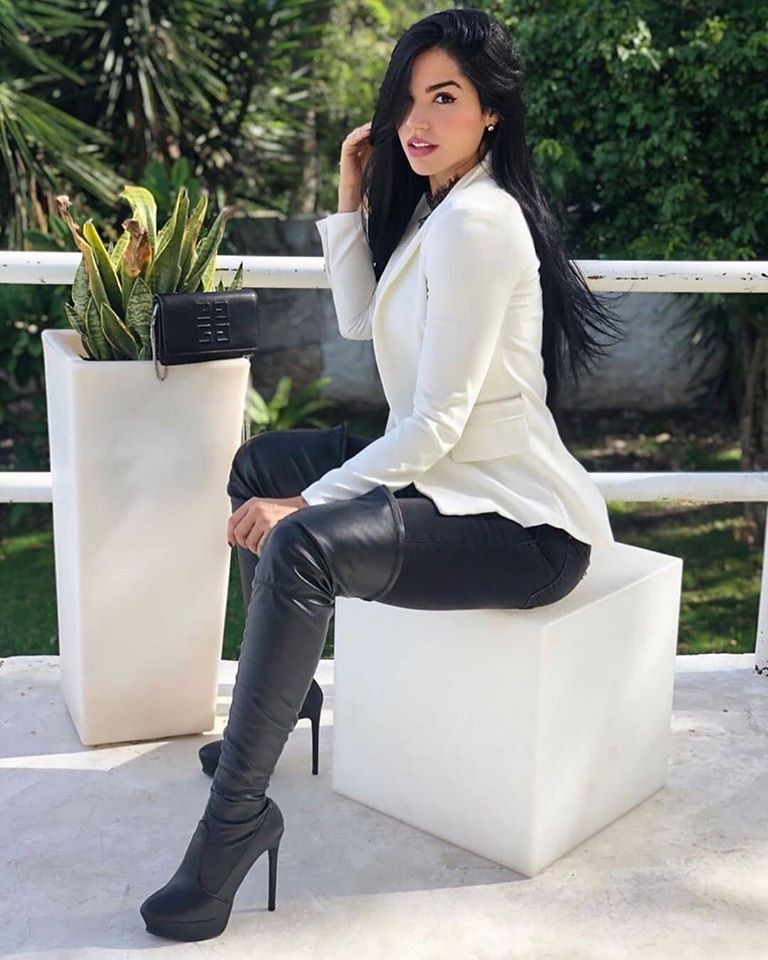 Lovely Knee Boots For First Date: Combat boot,  Boot Outfits  