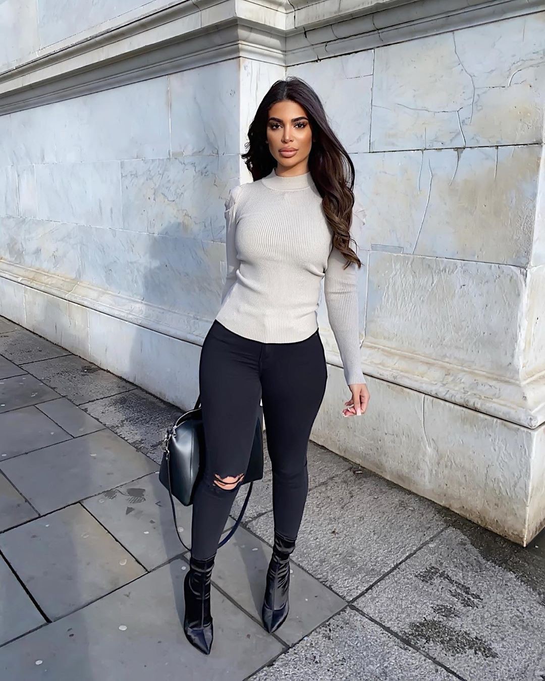 Sofia Instagram, Casual Outfit Ideas: College Party Outfits  