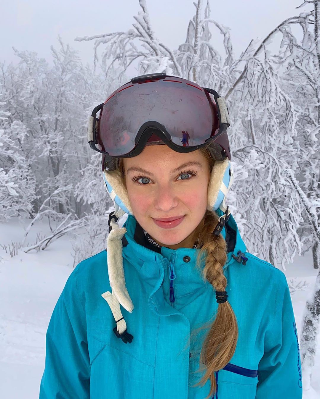 Chloe Vialaret Instagram, Ski helmet: Chloe Vialaret  