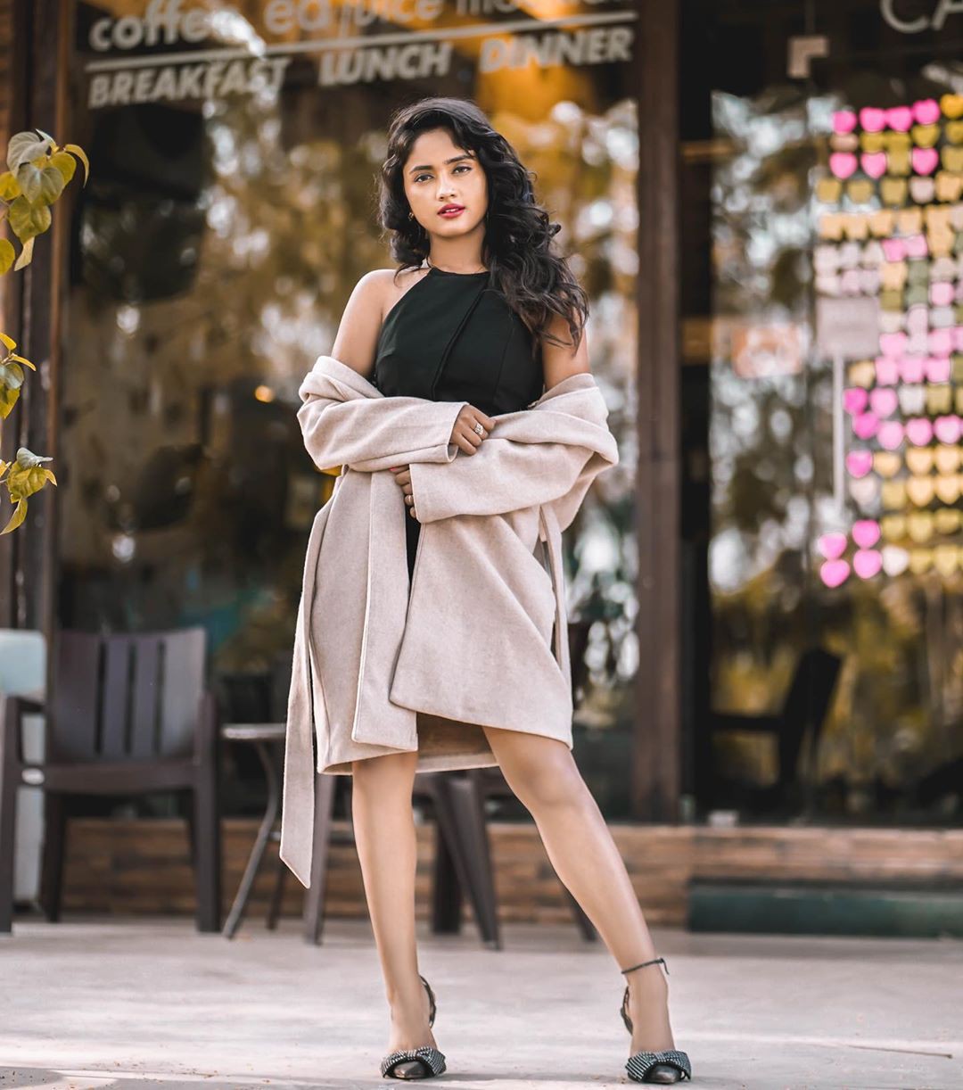 Beautiful Insta Snapshot of TikTok Model Nisha Guragain: TikTok Stars,  Hot Instagram Teens,  Hot Insta Babes,  Viral TikTok Videos,  Viral TikTok Girls,  TikTok India,  Nisha Guragain  