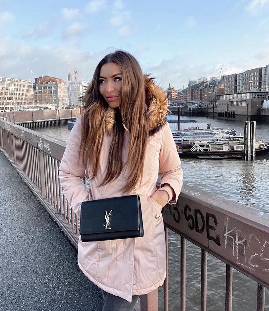 Everyday Casual Winter Outfits: Beautiful Girls,  FASHION,  Fashion week,  Love,  White Outfit,  fashioninsta,  sunday,  grey,  Cool Fashion,  Winter Outfit Ideas,  Cute Winter Outfits,  Winter Street Style,  Outfits For Winter,  Outfits For Teens,  Classy Winter Dresses  