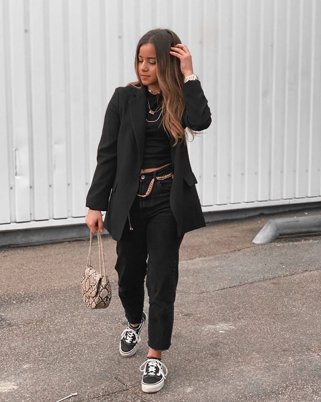 Casual All Black Winter Outfits For Ladies: Beautiful Girls,  winter outfits,  FASHION,  Outfit Ideas,  Fashion week,  Love,  White Outfit,  fashioninsta,  sunday,  grey,  Cool Fashion,  Winter Outfit Ideas,  Cute Winter Outfits,  Winter Casual,  Classy Winter Dresses  