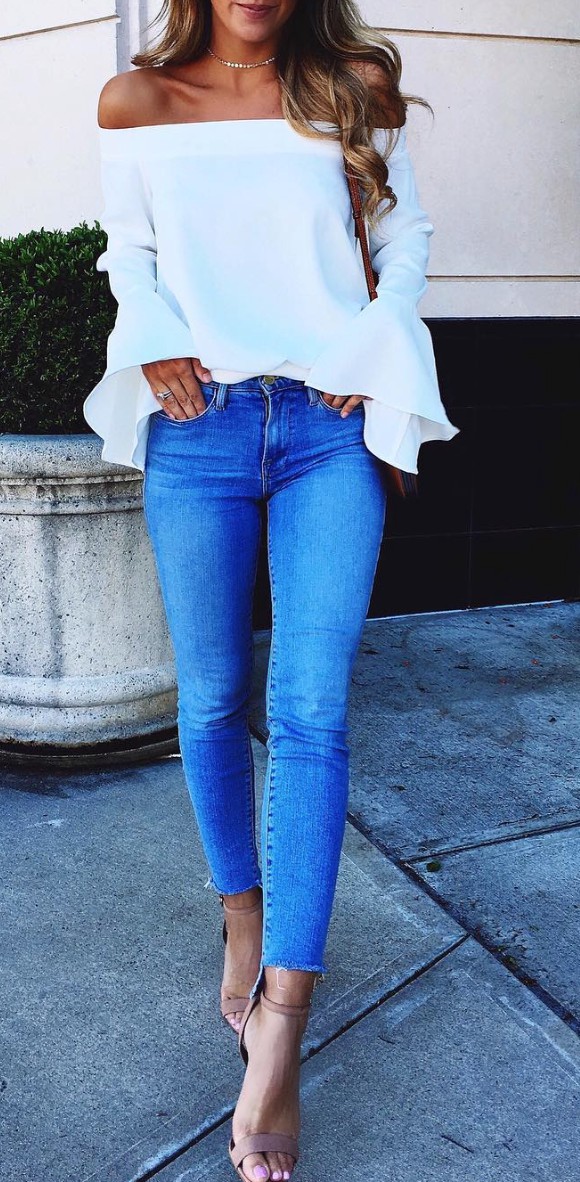 Skinny jeans and heels outfits: Crop top,  High-Heeled Shoe,  Slim-Fit Pants,  Boot Outfits,  Mom jeans,  Casual Outfits,  Bell Sleeve Tops Outfit  