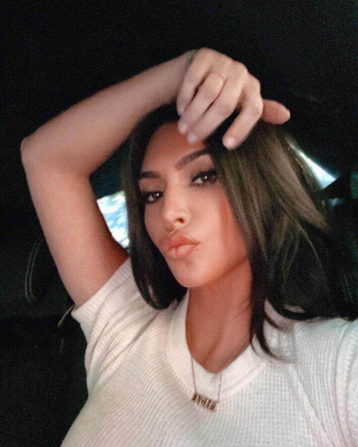 Gorgeous Selfie Kim Kardashian Pictures: celebrity pictures,  Celebrity Outfit Ideas,  pretty cute female celebrities,  Kim,  Kardashian,  Kim Kardashian Lips,  Kim Kardashian Cover Pics,  Kim Kardashian Dresses,  Selfie,  Selfie Poses For Girls  