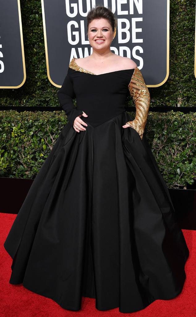 KELLY CLARKSON in Christian Siriano at the 2018 Golden Globes, Red Carpet Dresses: Dresses Ideas,  Celebrity Fashion,  Celebrity Outfits,  Bet Award,  Red Carpet Hairstyle,  Red Carpet Pictures,  Red Carpet Dresses,  Golden  