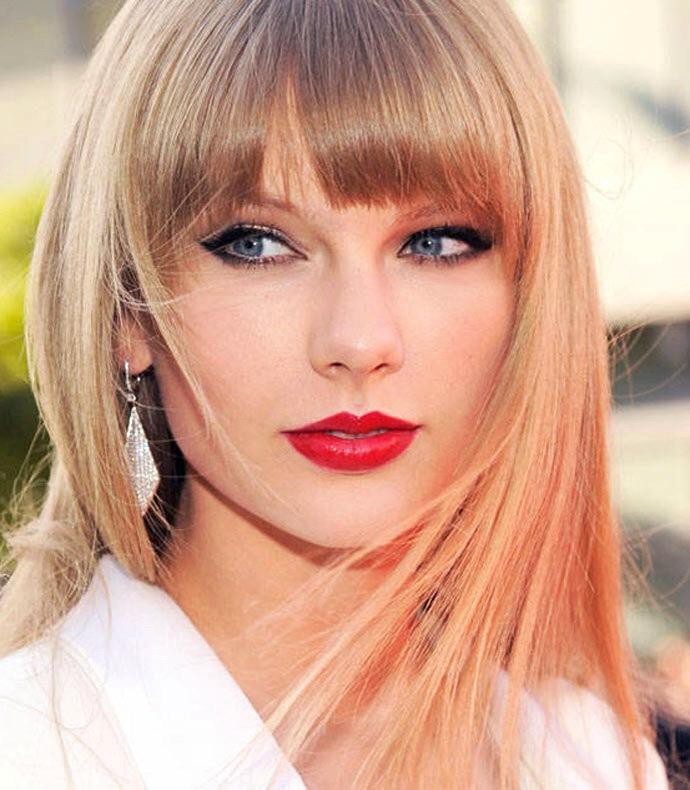 Red Lipstick | Taylor Swift Fashion: FASHION,  Most Famous Celebrity,  pretty cute female celebrities,  Taylor Swift wallpapers,  Taylor Swift,  Taylor Swift outfit,  Taylor Swift Instagram  