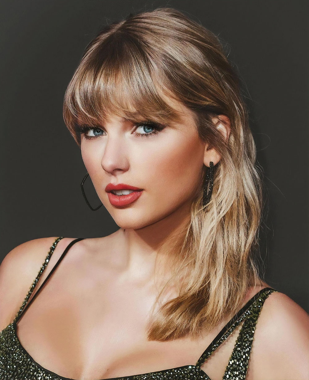 Sexy at AMAs | Taylor Swift Fashion