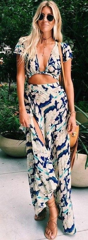 Wonderful Vintage Hawaiian Outfit For Summer: Beach outfit,  Bikini Outfit,  Trendy Beach Dresses,  Beach Outfit For Summer,  Beach Outfit For Fall  
