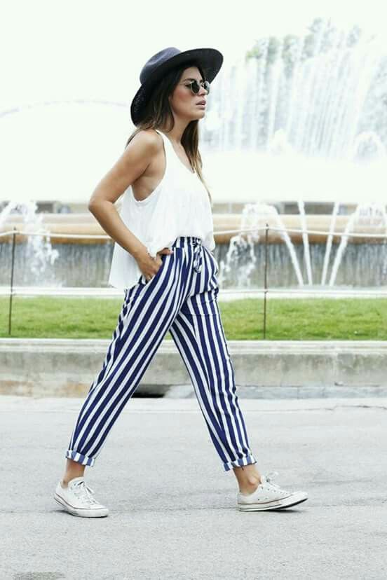 Pantalones de rayas con converse | Striped Pant Outfit | Casual wear, Pant  Outfit,