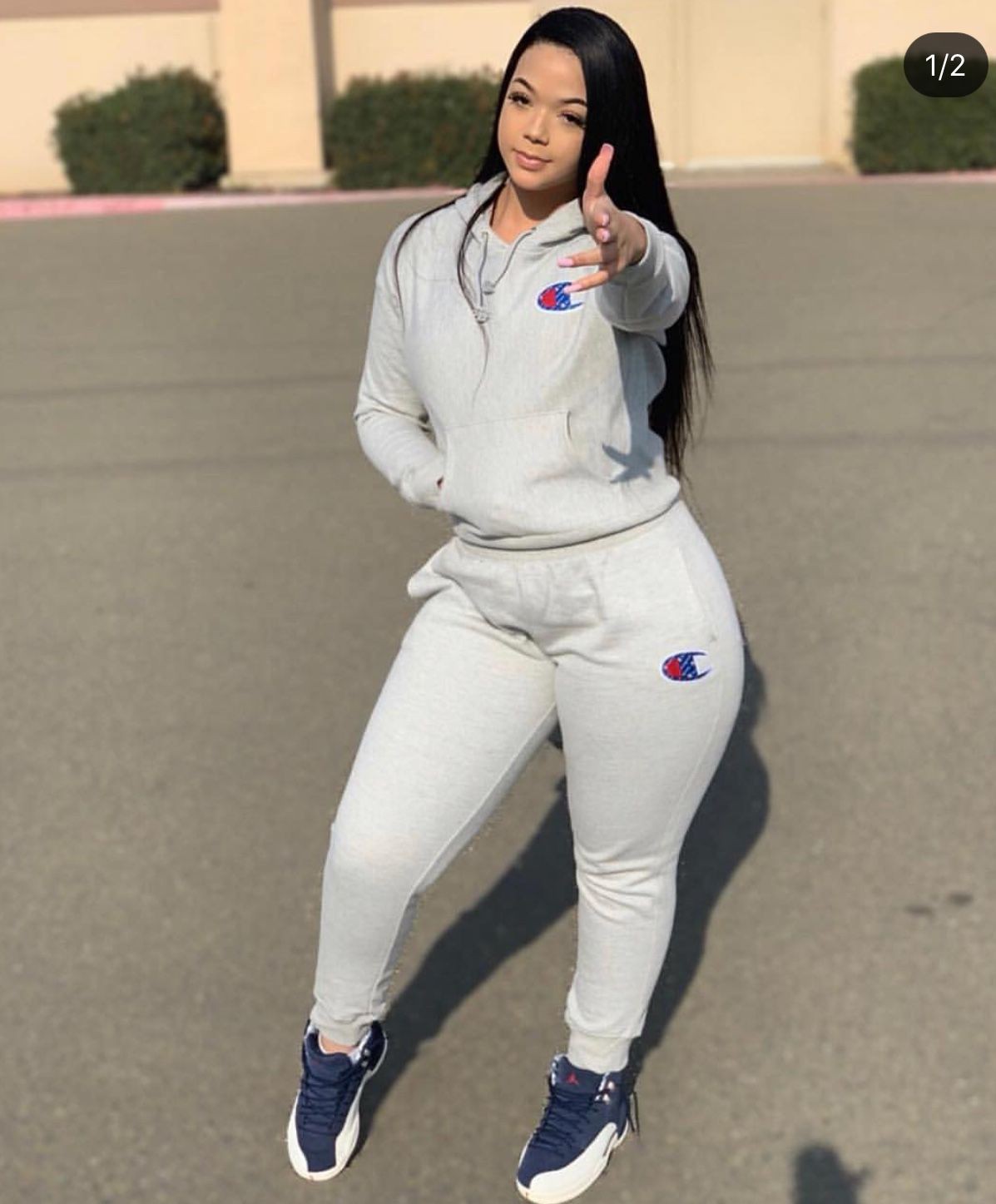 Baddie Outfit With Sweatsuit Ideas: Black girls,  Baddie Outfits,  Sweatpants Outfits,  Black Swag Outfits  