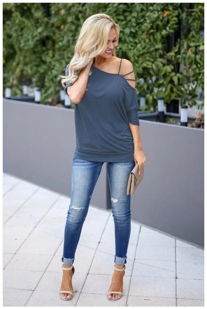 Fashionable Spring Outfit Ideas For 2020: Slim-Fit Pants,  Spring Outfits,  Jeans leggings  