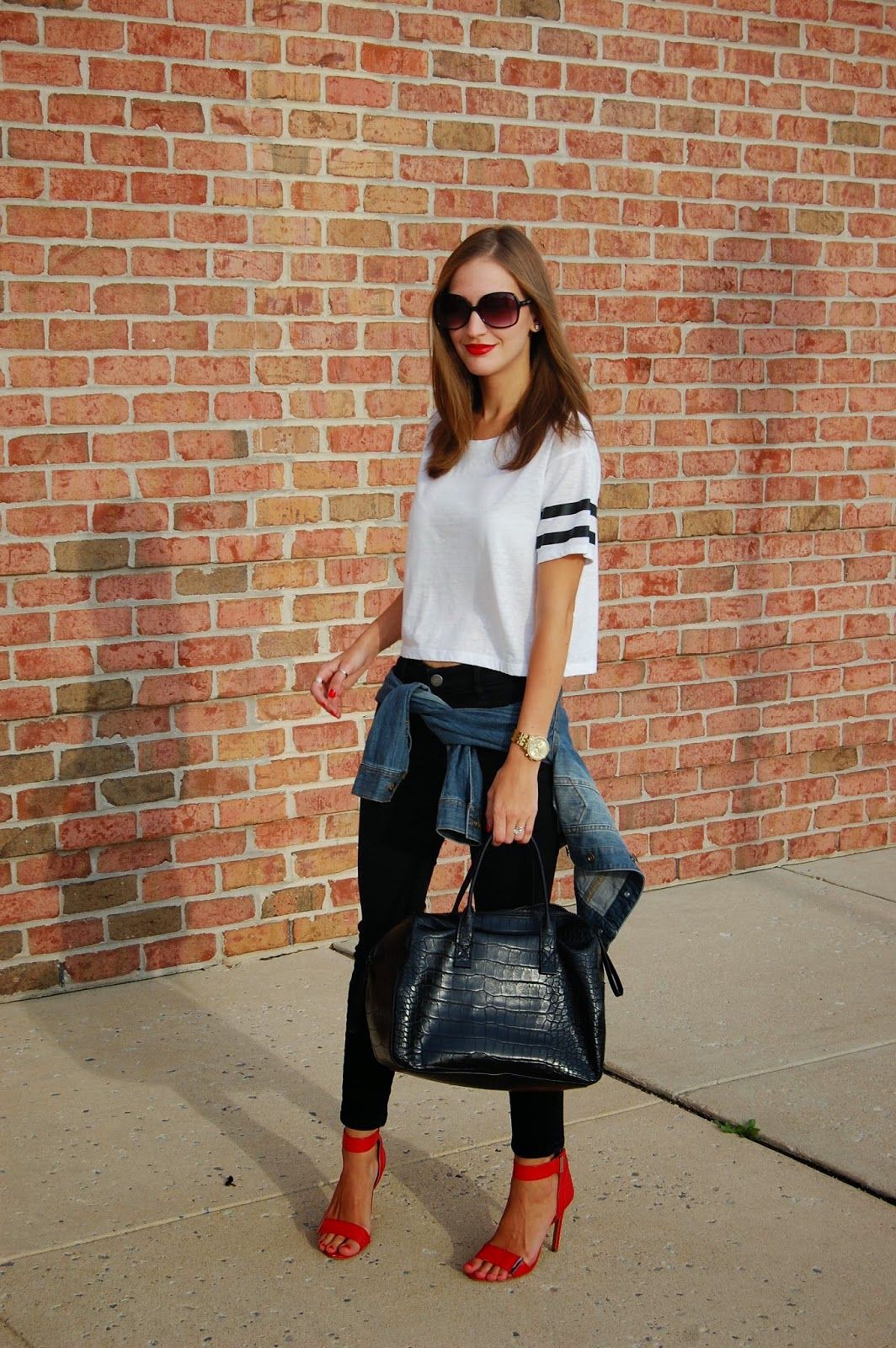 Denim jacket tied around waist: Denim Outfits,  Denim T-Shirt  