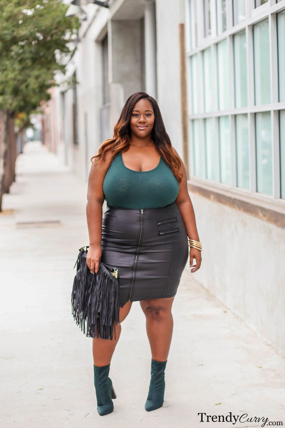 Trendy Curvy Leather Skirt Outfits Stylevore | Plus Size Leather Skirt ...