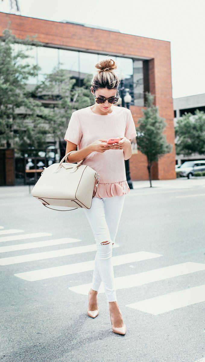 Casual White Ripped Jeans Outfit: High-Heeled Shoe,  Casual Outfits,  White Denim Outfits  