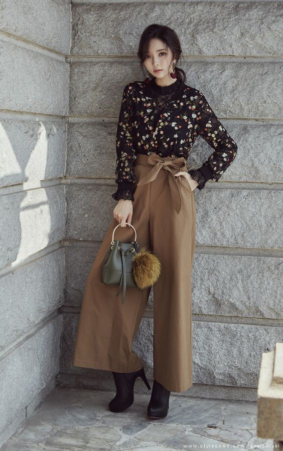 Wonderful High Waist Palazzo Pants For Brunch FW 2018/19: Casual Outfits,  Spring Outfits,  Palazzo Outfit Ideas,  Palazzo For Date,  Palazzo Pants Outfit,  Palazzo Capri Pants  