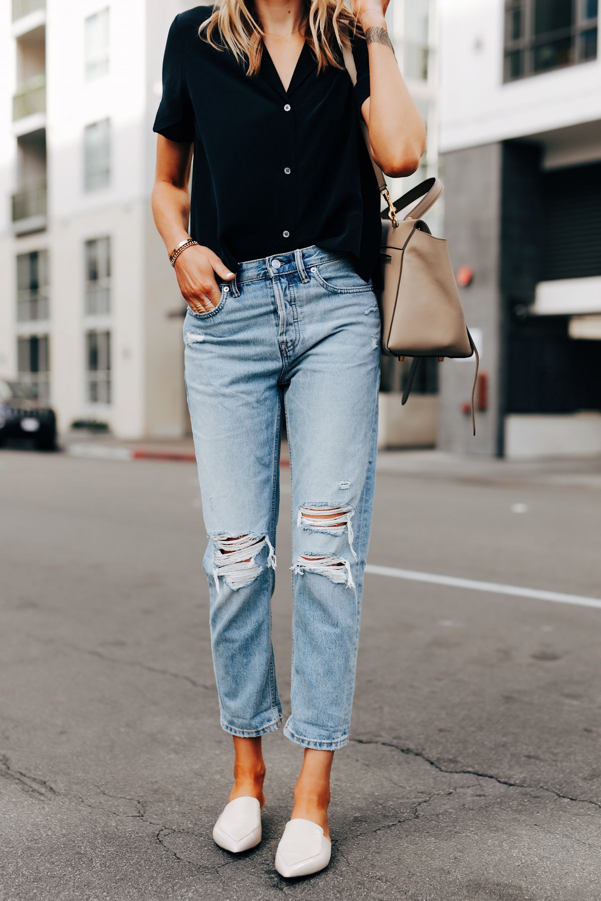 Ripped boyfriend jeans outfit, Ripped jeans | Casual Outfit Ideas For 2020  | Casual Outfits, Casual wear, Mom jeans