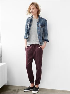 Maroon joggers with outfit, Casual wear | Outfit Ideas With Joggers | Business  casual, Casual wear, Gap Inc.