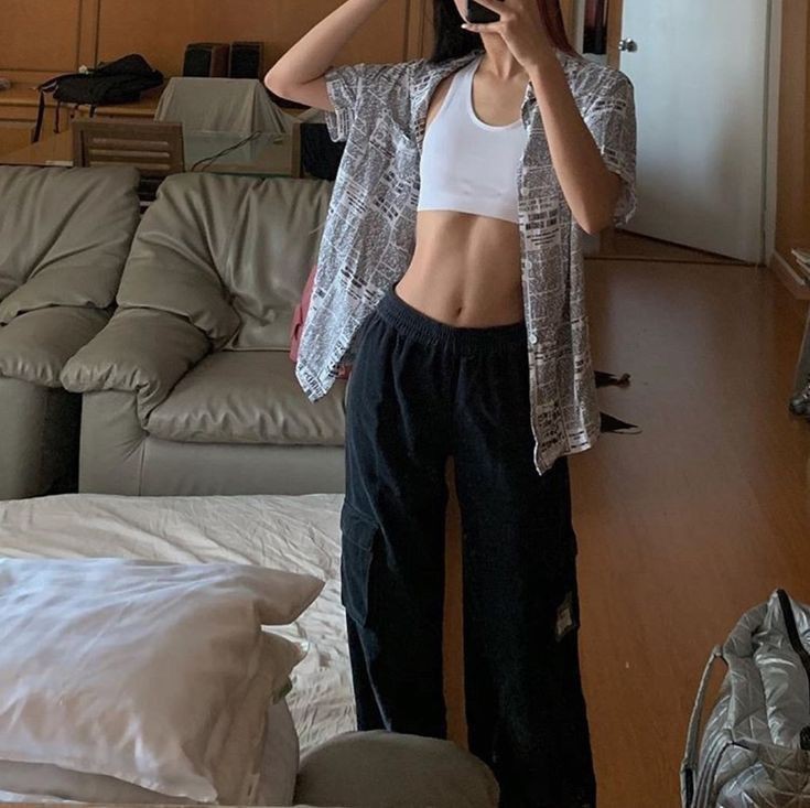Outfits With Sweatpants, OH MY GIRL, Grunge fashion: Vintage clothing,  Fashion outfits,  Grunge fashion,  Fashion accessory,  Casual Outfits,  Sweatpants Outfits  