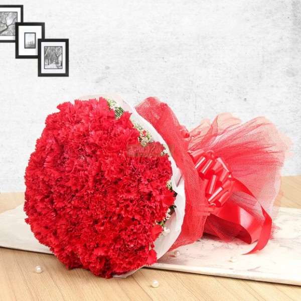 Red Carnations Bunch: 