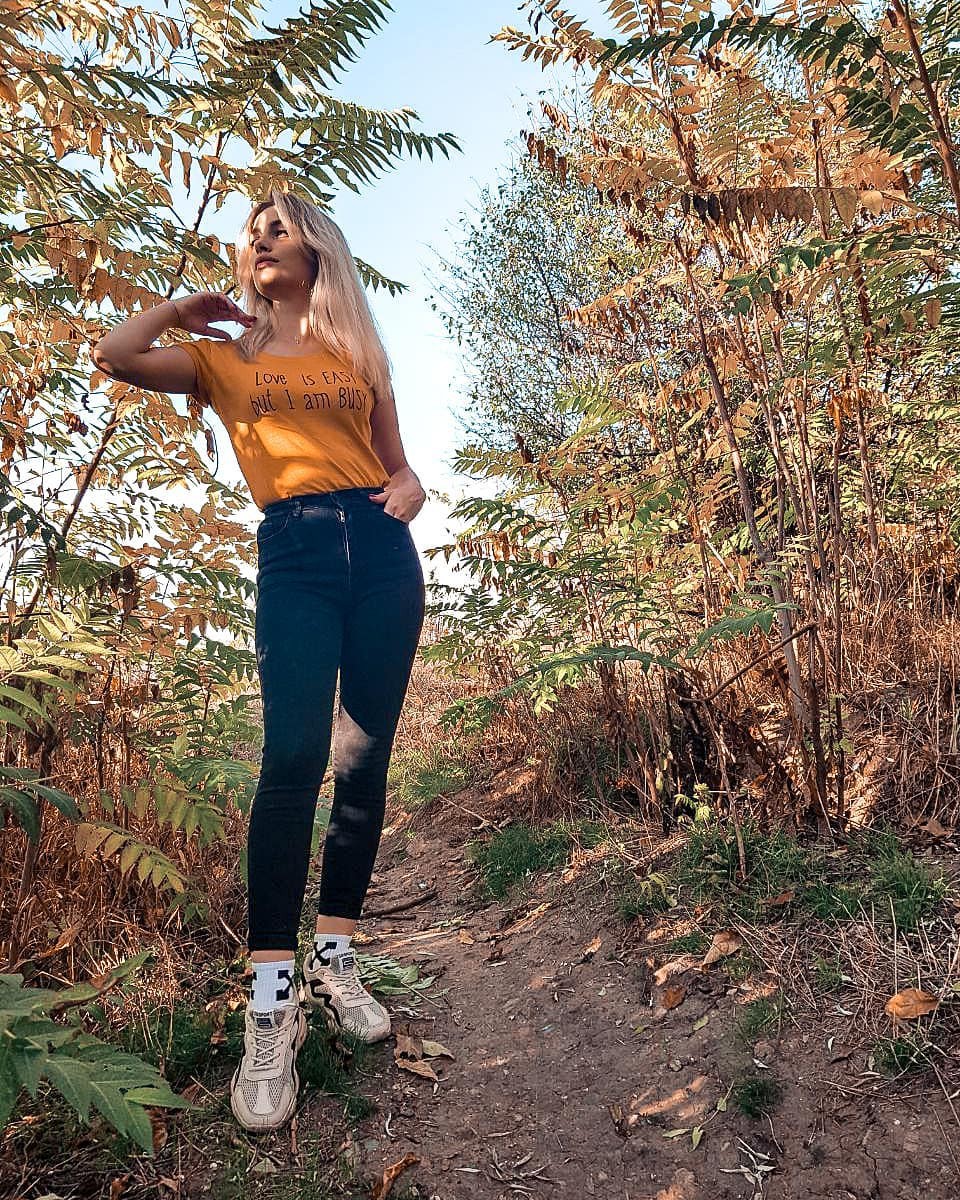 Brown and green jeans, people in nature, plant community: Cute Hairstyles,  Brown And Green Outfit  