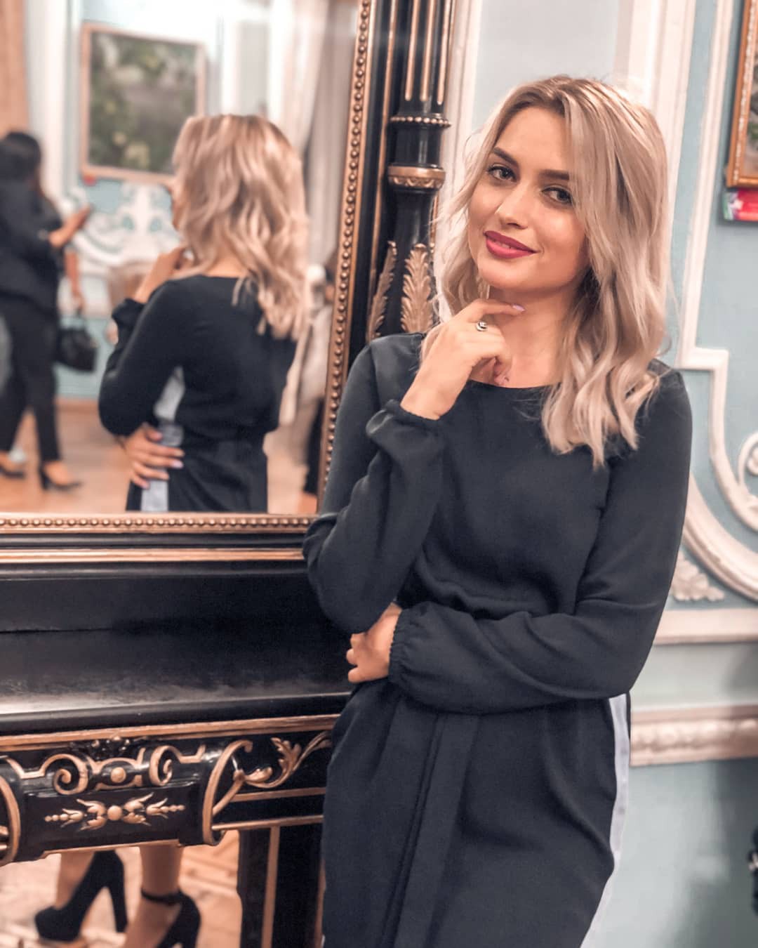 black outfits for women with little black dress, blond hairstyle, Long Layered Hair: Cute Hairstyles,  Little Black Dress,  Black Little Black Dress  