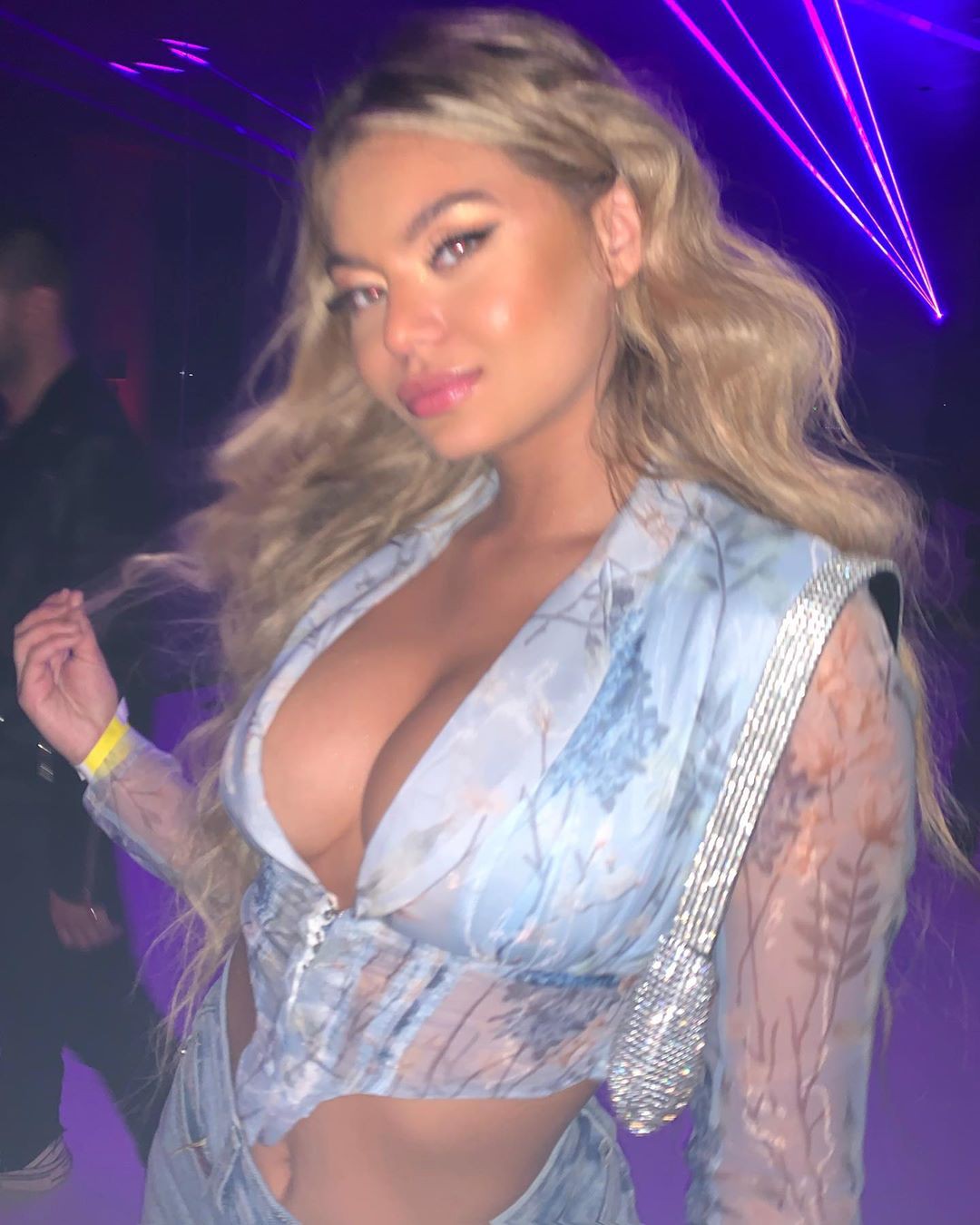 Sofia Jamora Instagram see-through clothing colour dress, blond hairstyle, Long Hairstyle Girls: See-Through Clothing,  Fia Instagram  