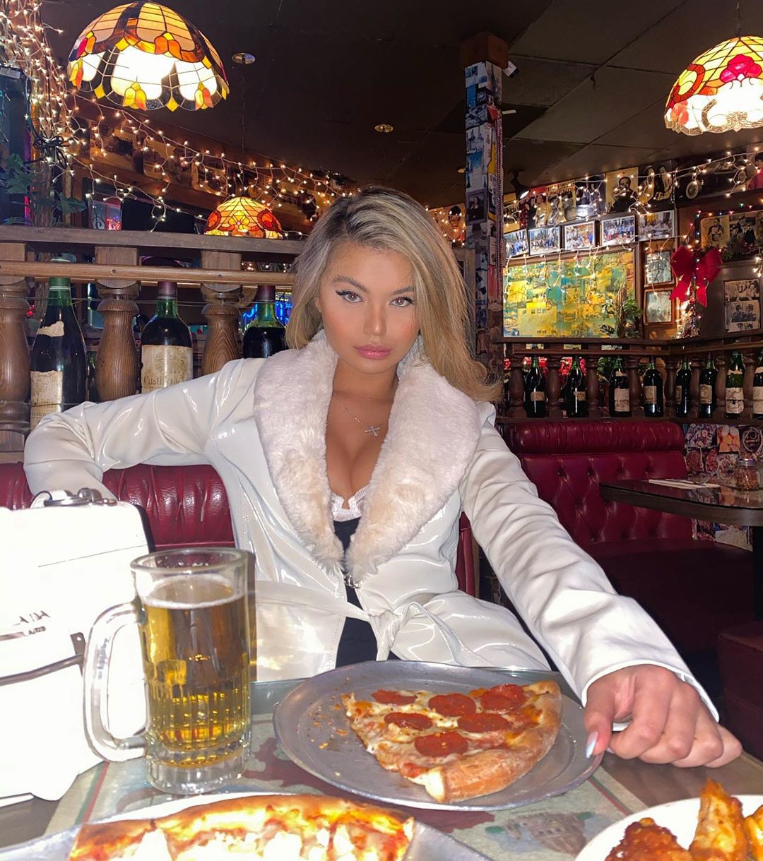 Sofia Jamora Instagram, junk food, fast food, liqueur: Fia Instagram  
