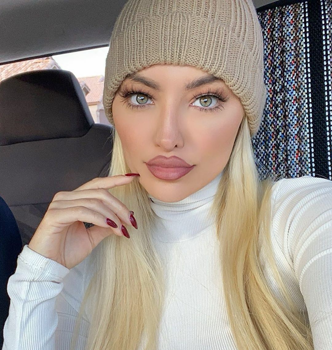 Lindsey pelas no makeup