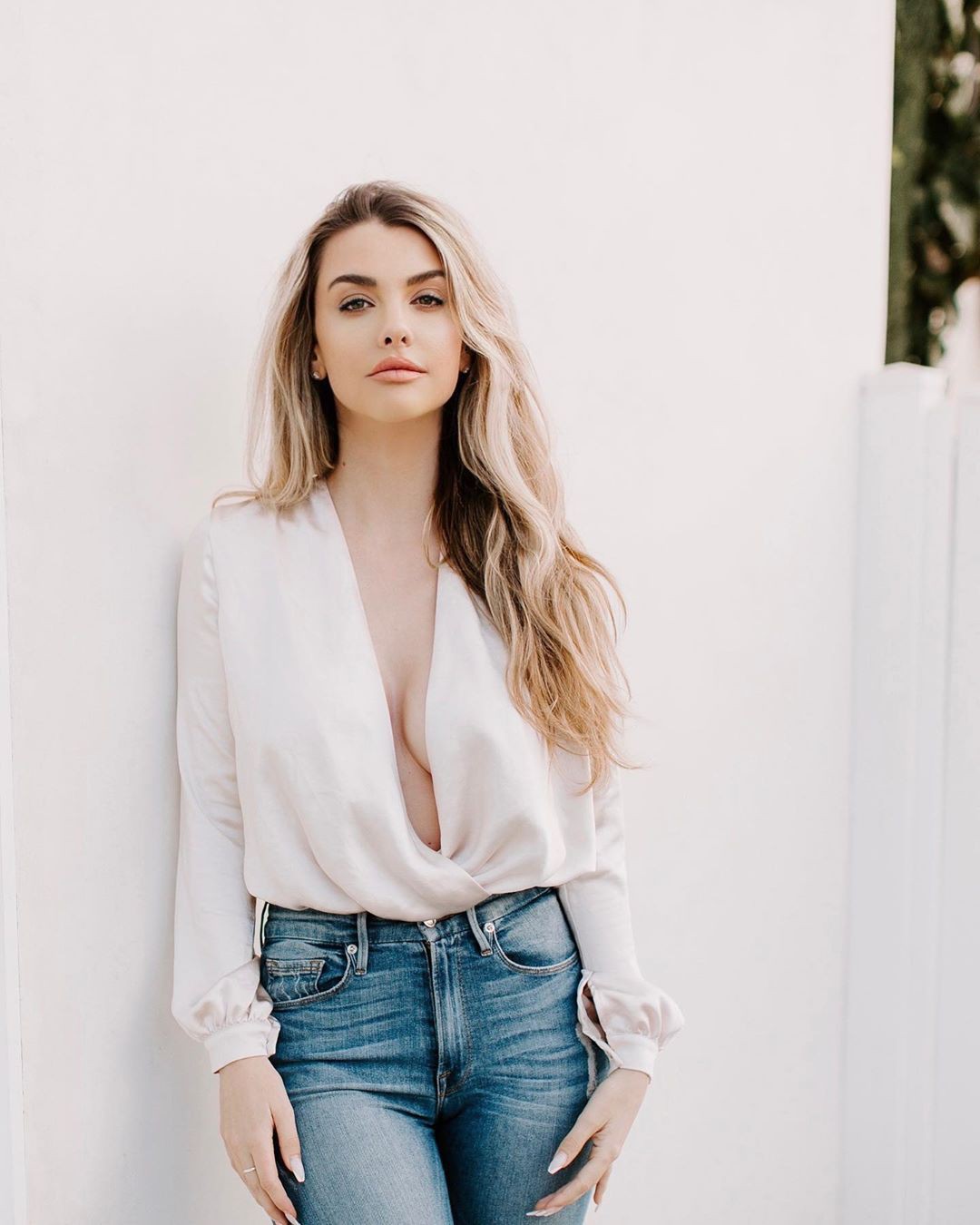 white colour outfit, you must try with denim, jeans, Woman Long Hair Style  | Emily Sears Instagram | Australian Model Emily Sears, White Denim, White  Jeans