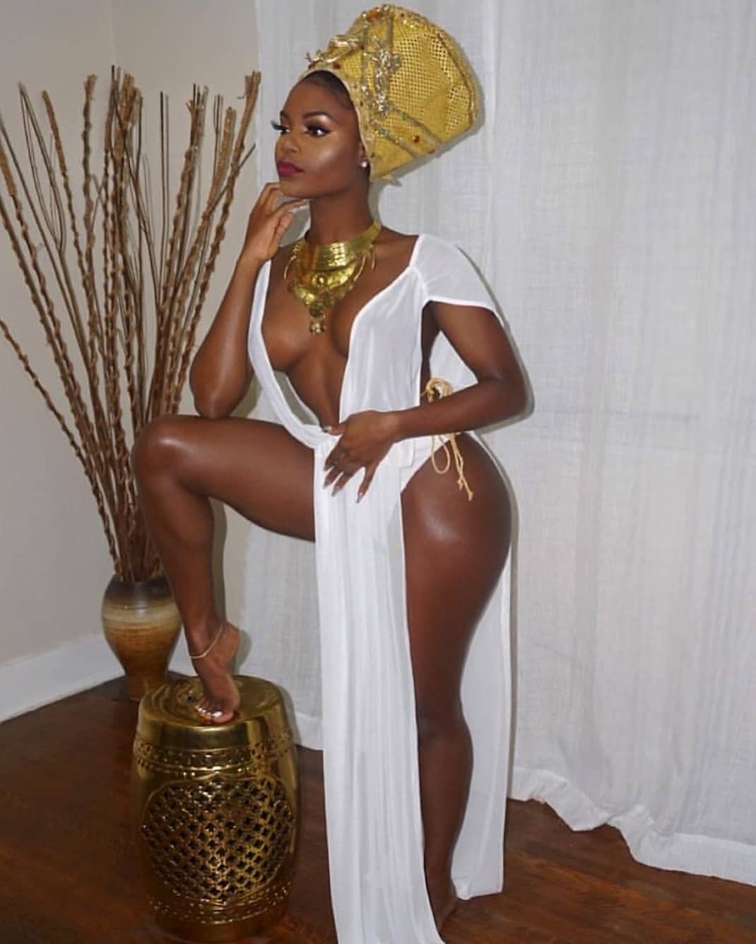 Curvy Afro Instagram Model Photoshoot: Hot Black Girls,  Hot Instagram Teens,  Hot Insta Pics,  Hot Insta Girls,  Hot Bikini Pics,  Black Girls Bikini Pics,  Black Girls Instapics  