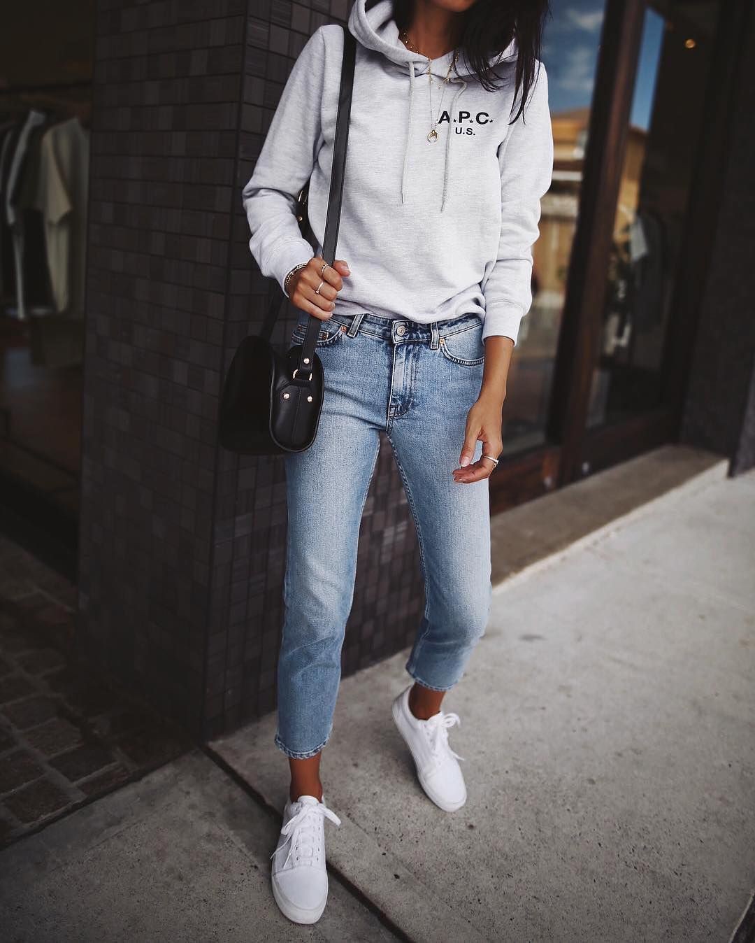 Outfit ideas blue ripped jeans | Fashionable Tops To Wear With Jeans