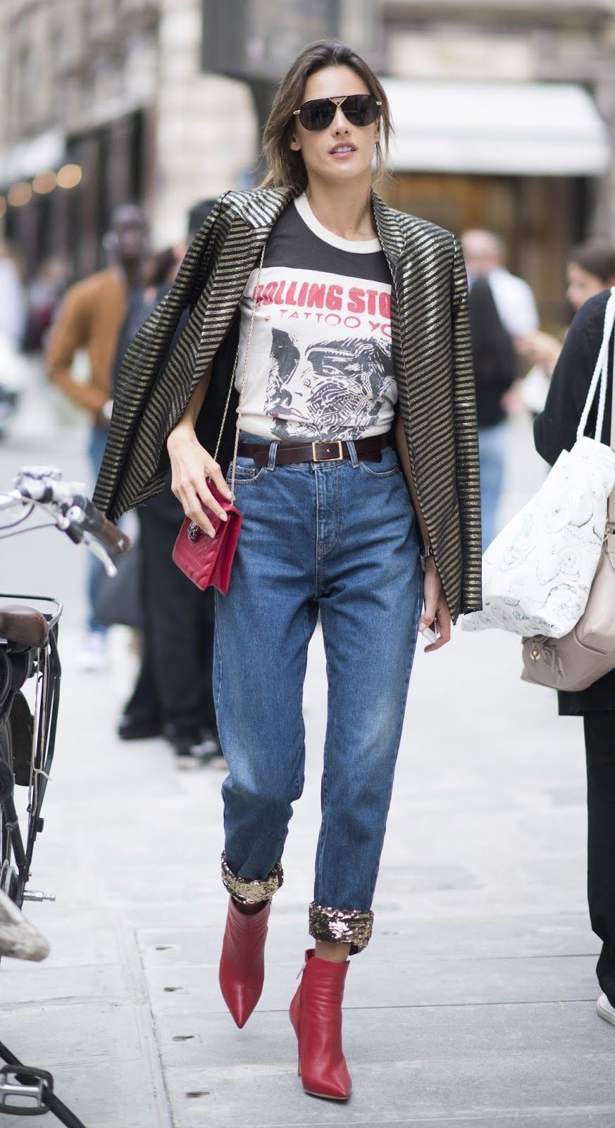 Colour outfit alessandra ambrosio style paris fashion week 2018, alessandra ambrósio: Street Style,  Casual Outfits,  Fashion week,  Alessandra Ambrosio  