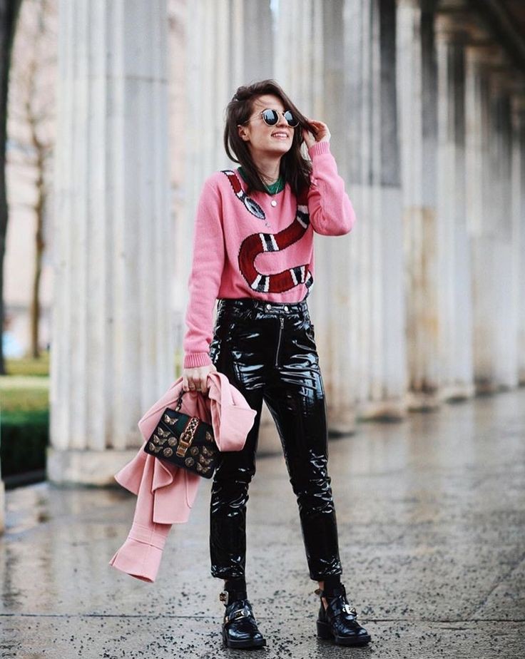 Pink colour outfit with leather jacket, mom jeans, trousers: Street Style,  Pink Outfit,  Leather Pant Outfits  