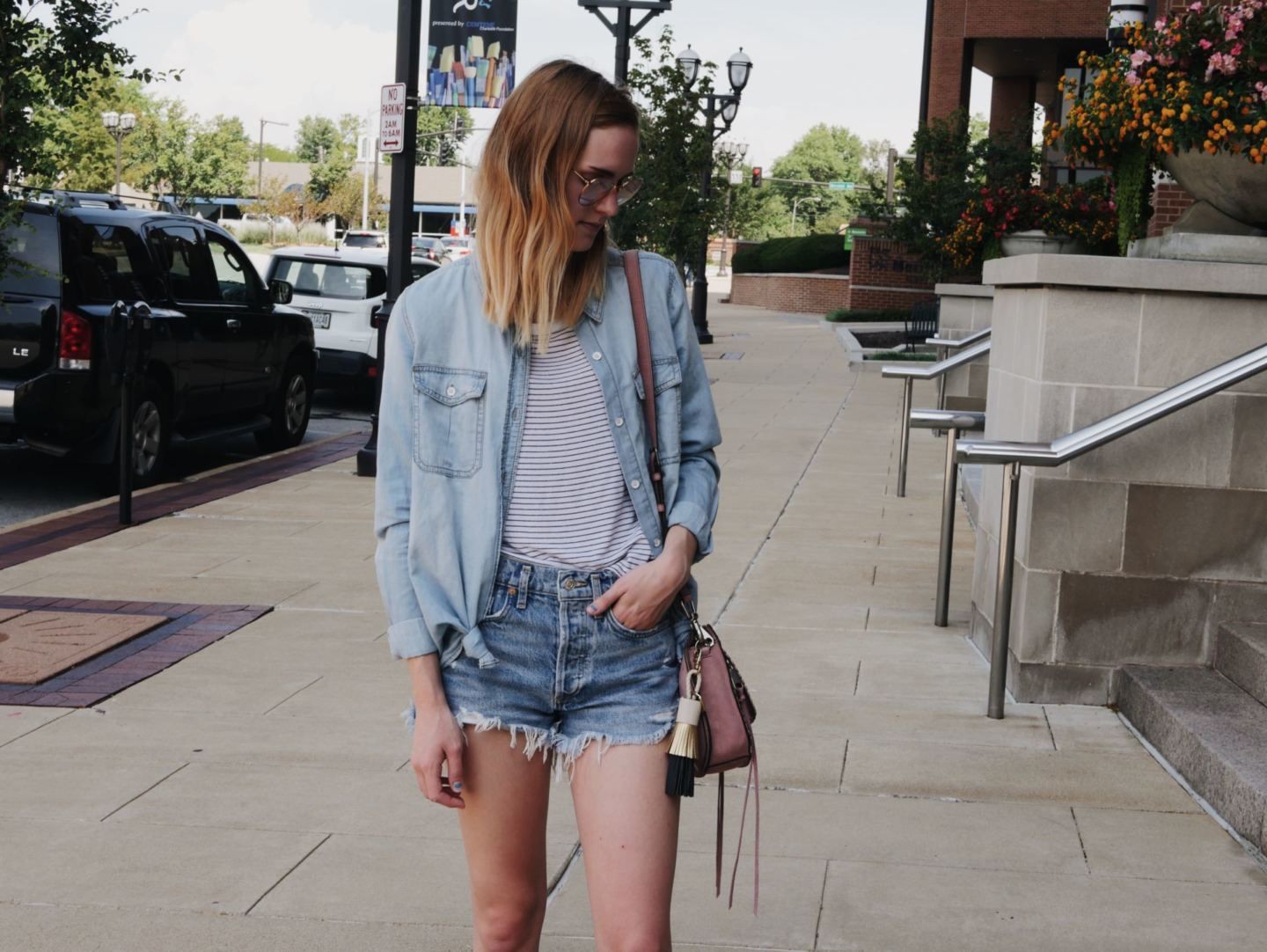 Outfit instagram with shorts, skirt, jeans: Street Style,  Cool Denim Outfits  