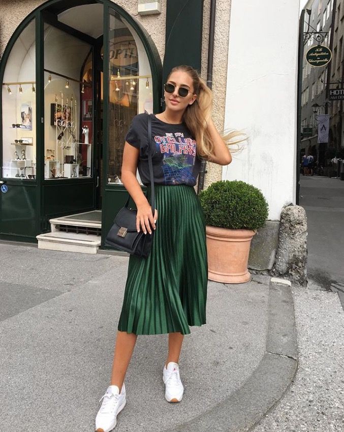 Pleated skirt outfit sneakers, street fashion, cocktail dress, casual wear, t shirt: Cocktail Dresses,  T-Shirt Outfit,  Date Outfits,  Street Style,  Turquoise And Green Outfit,  Pleated Skirt  