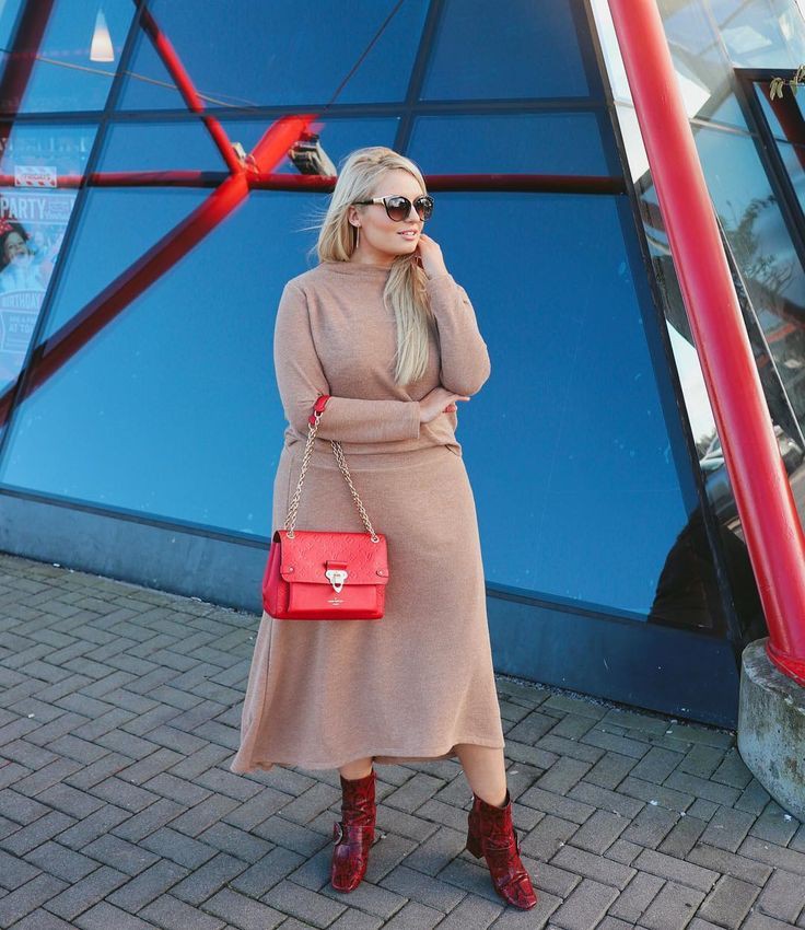 Orange and pink colour outfit, you must try with trench coat, skirt, coat: Trench coat,  Date Outfits,  Power Dressing,  Street Style,  Orange And Pink Outfit  