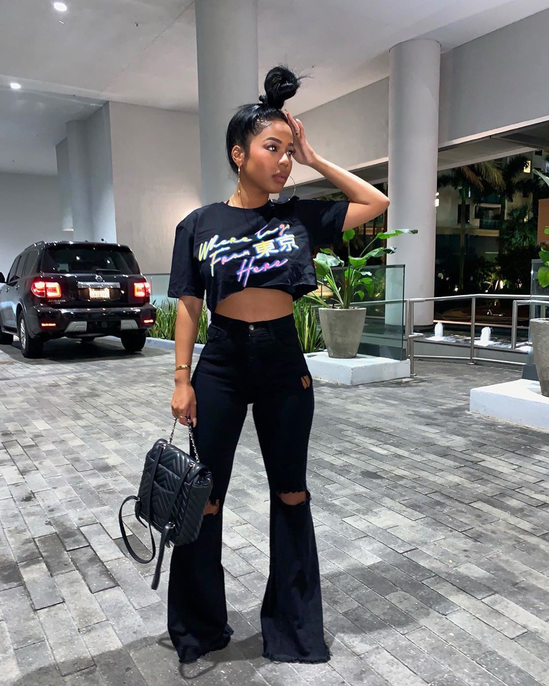 Outfits with flare jeans black girl: Wide-Leg Jeans,  Crop top,  Date Outfits,  Street Style  