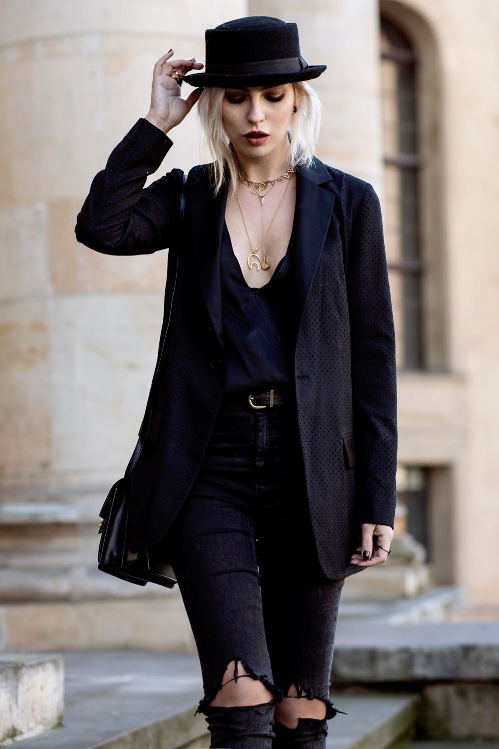 Black colour outfit, you must try with fashion accessory, blazer, fedora: Black Outfit,  fashion blogger,  T-Shirt Outfit,  Fashion accessory,  Street Style  