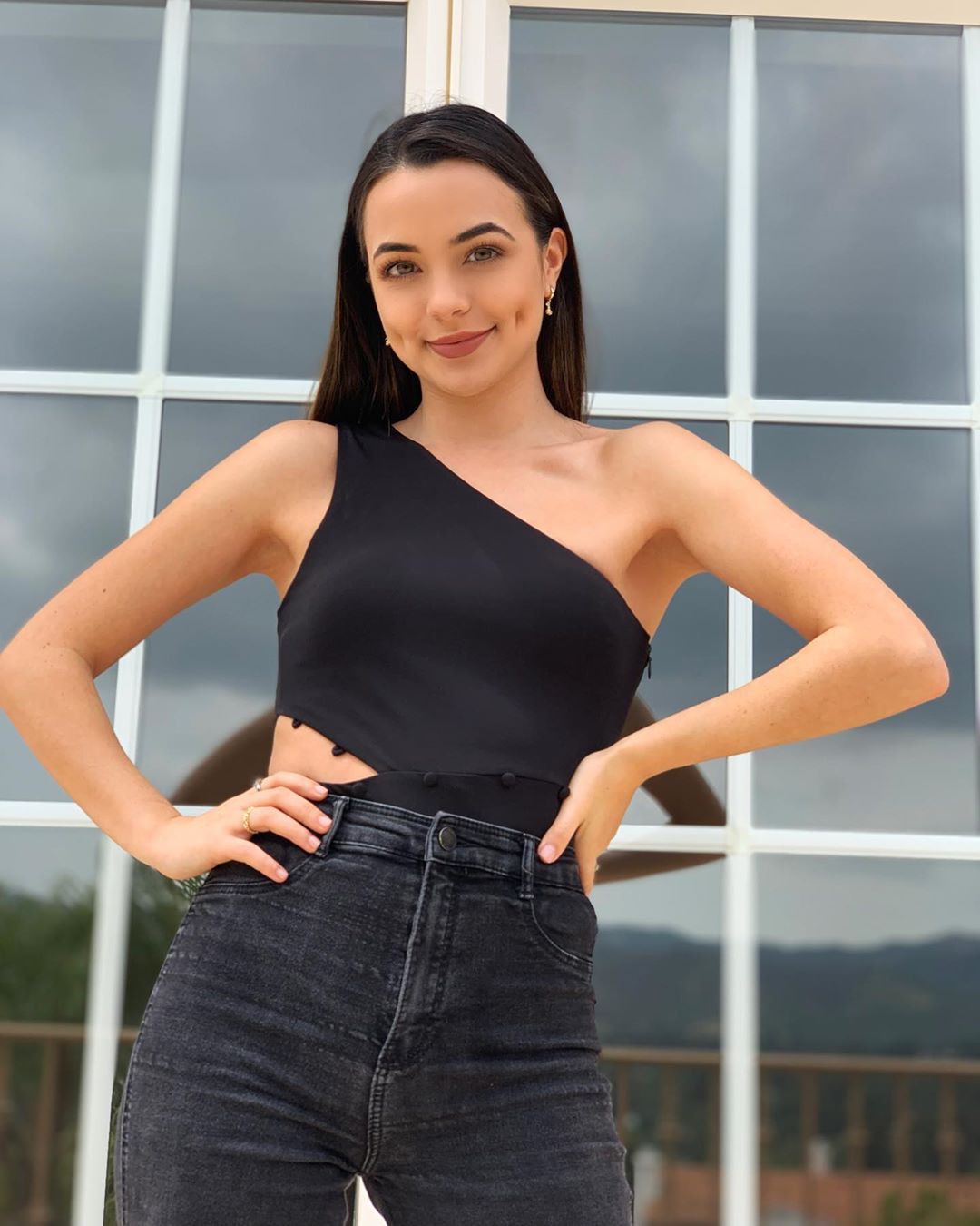 black colour outfit, you must try with jeans, Long Hairstyle Girls, Hottest Model In World: Black Jeans,  TikTok Star Vanessa Merrell  