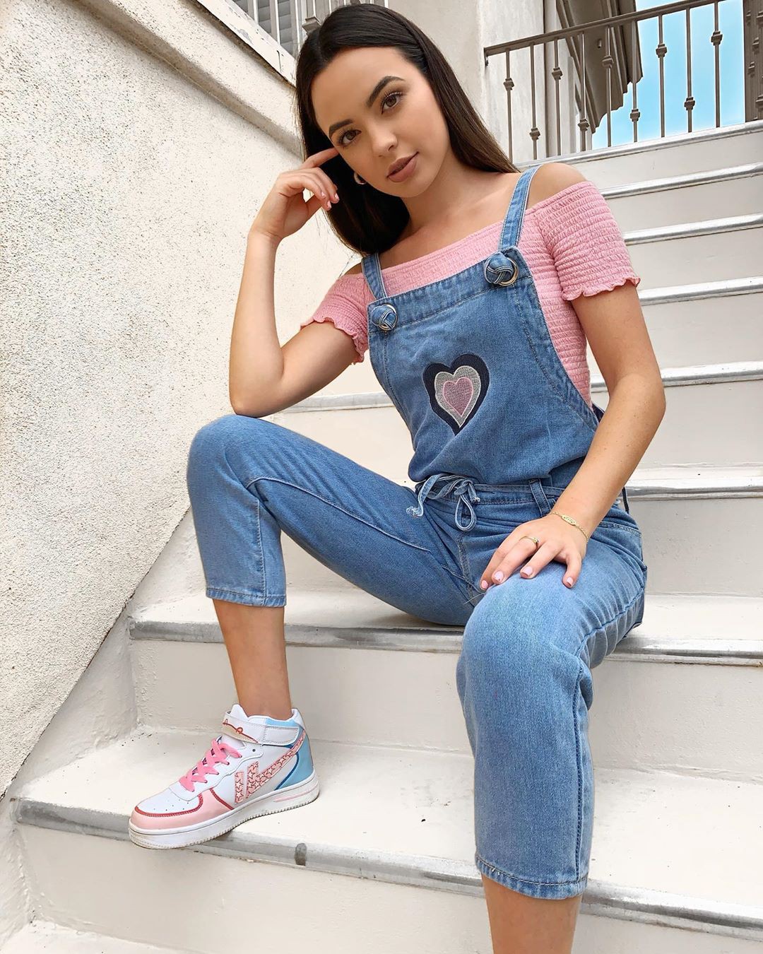 blue colour outfit, you must try with jean short, jeans, denim: Blue Jeans,  Blue Denim,  Blue Jean Short,  TikTok Star Vanessa Merrell  