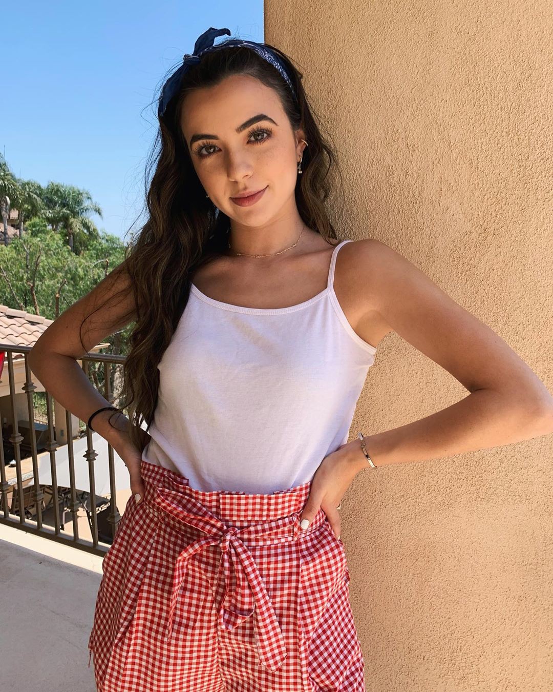 White and pink dress, instagram photoshoot, attire ideas: White And Pink Outfit,  TikTok Star Vanessa Merrell  