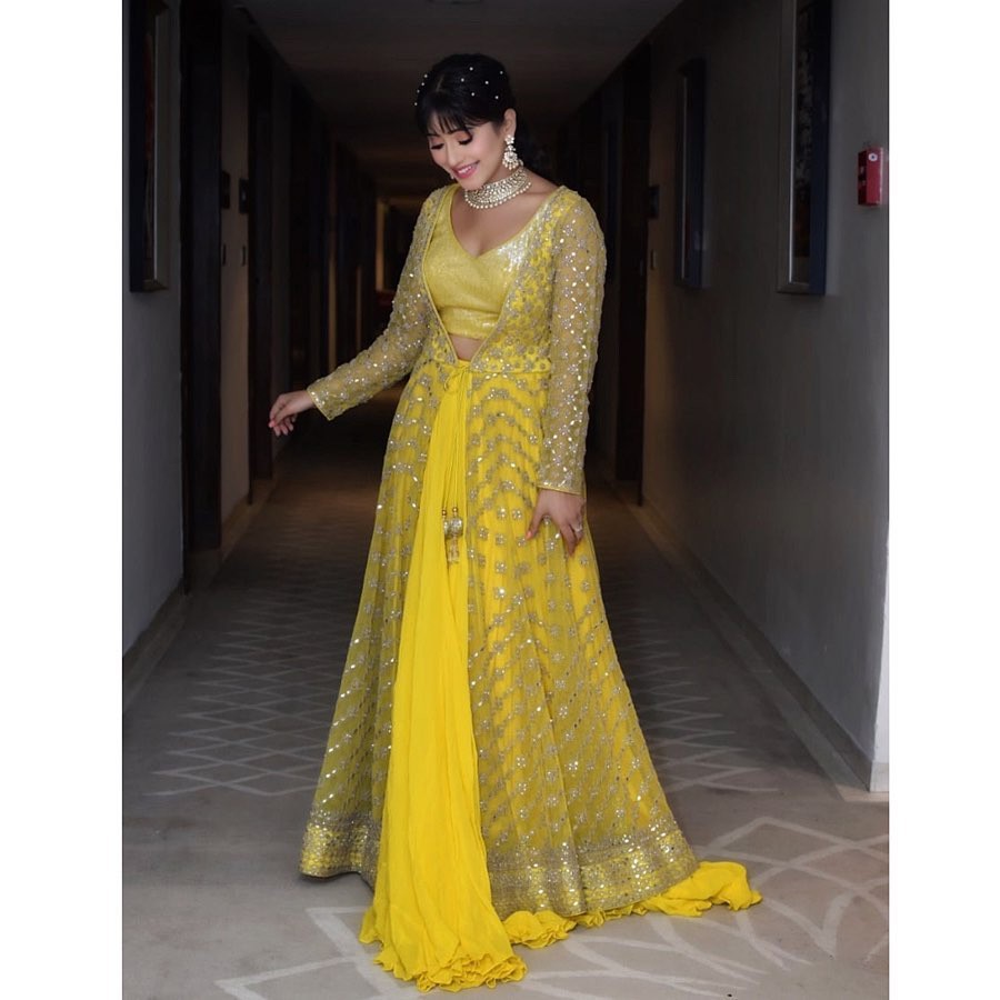 yellow colour outfit, you must try with dress, gown, fashion ideas: yellow outfit,  Haute couture,  Formal wear,  Yellow Gown,  Shivangi Joshi Instagram  