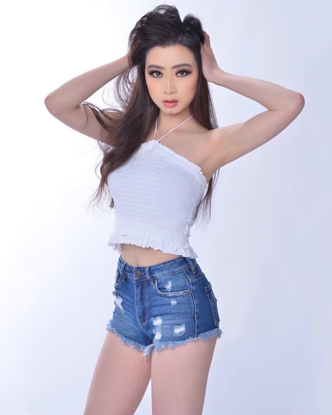 white matching style with jean short, denim, girls photoshoot: Instagram girls,  Jean Short,  Denim Outfits,  White Jean Short  