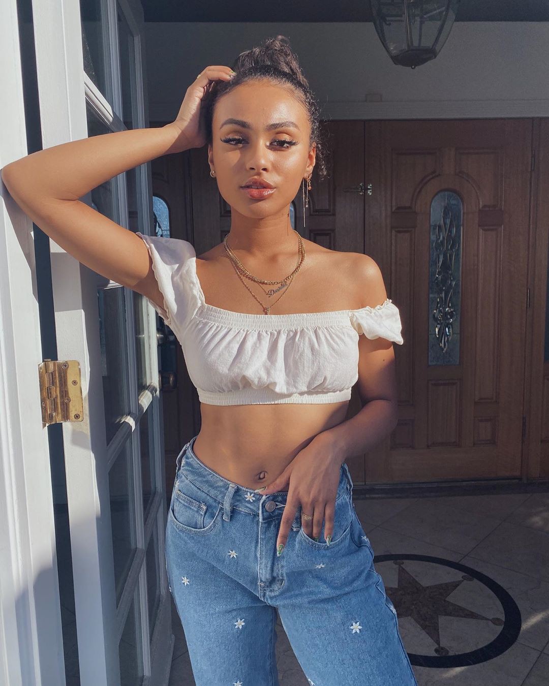 Daniella Perkins crop top, denim, jeans dresses ideas: Denim,  Crop top,  Jeans Outfit,  Daniella Perkins Instagram  