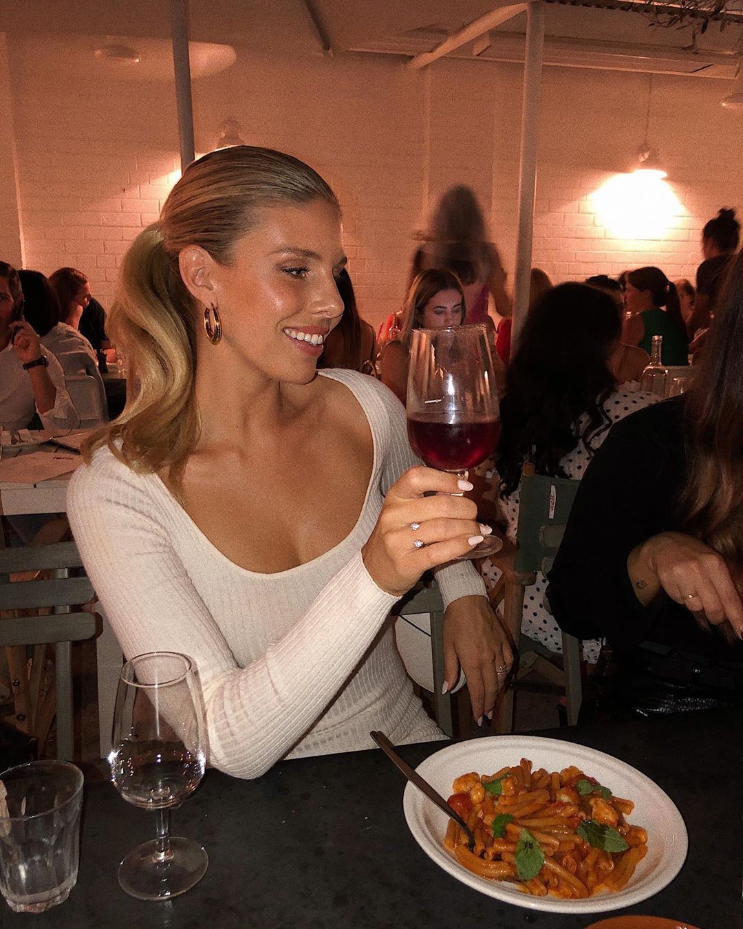 Natasha Oakley, restaurant, cuisine, dinner: Instagram girls  