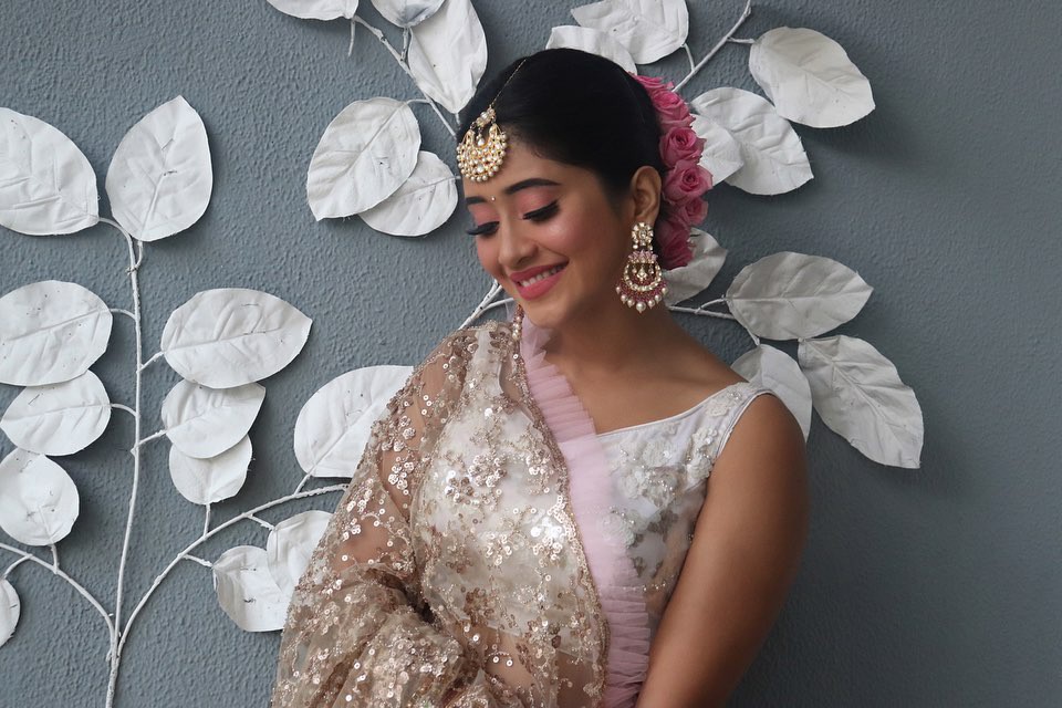 White and pink dress, cute girls photos, apparel ideas | Shivangi Joshi Cute  | Hair Accessory, Shivangi Joshi Instagram, White And Pink Outfit