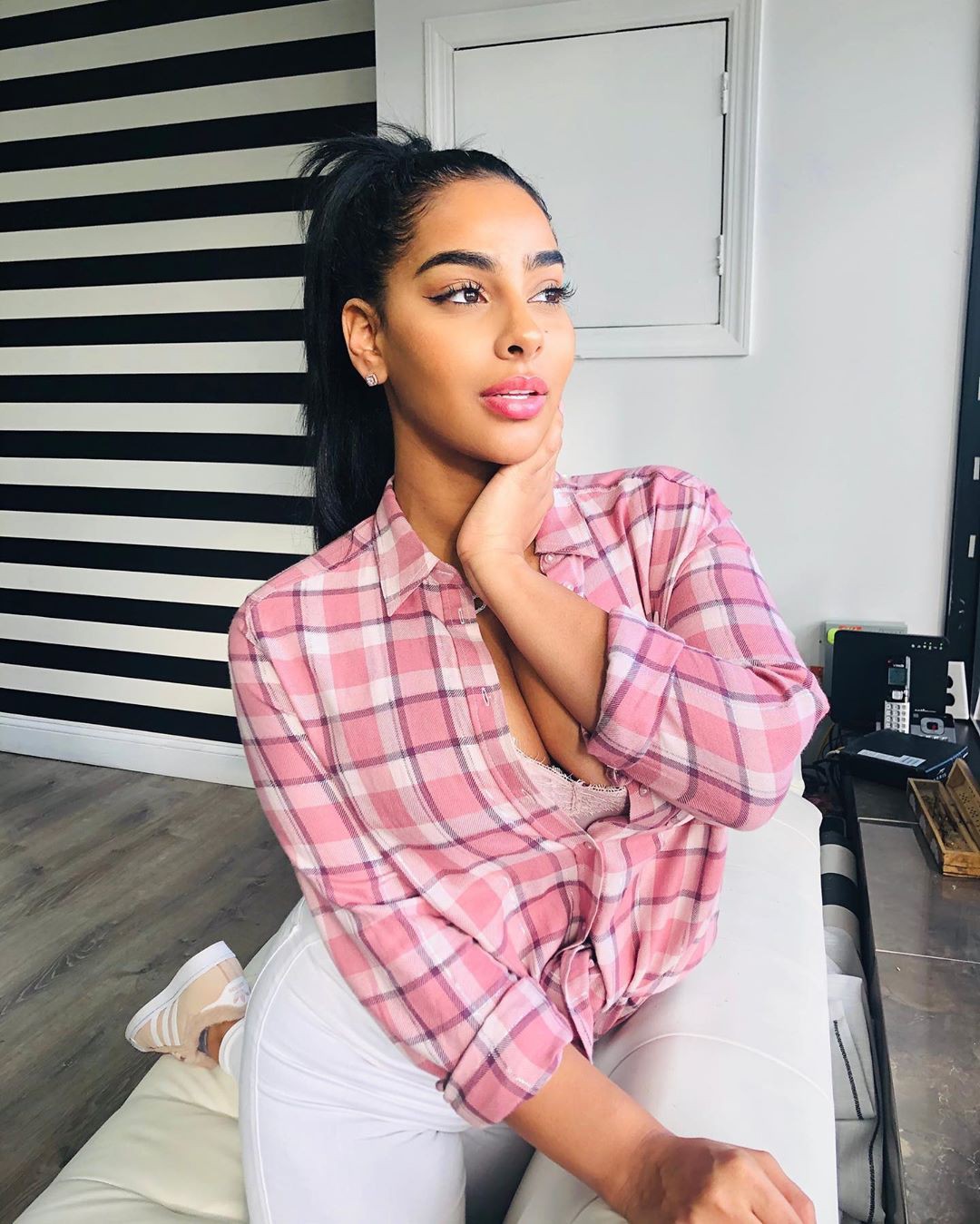 Ayisha Diaz Beautiful Lips, outfit ideas, clothing: Instagram girls,  Cute Instagram Girls  