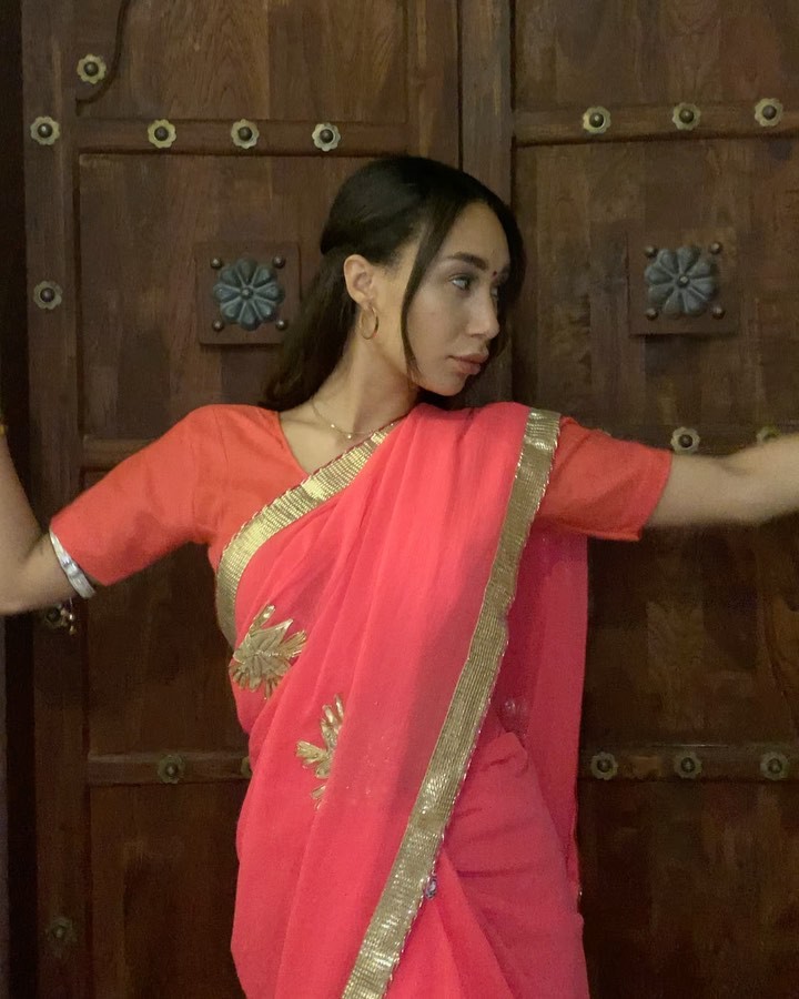 Eva Gutowski silk, sari colour outfit ideas 2020, Outerwear: Silk,  Hot Eva Gutowski,  Sari  