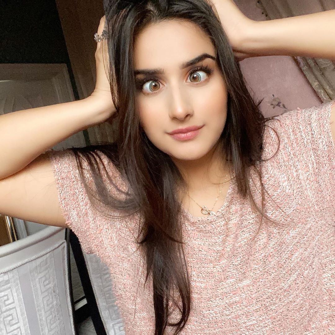 Alishbah Anjum Cute Girls Face Instagram, Lips Smile, Long Hair For Girl