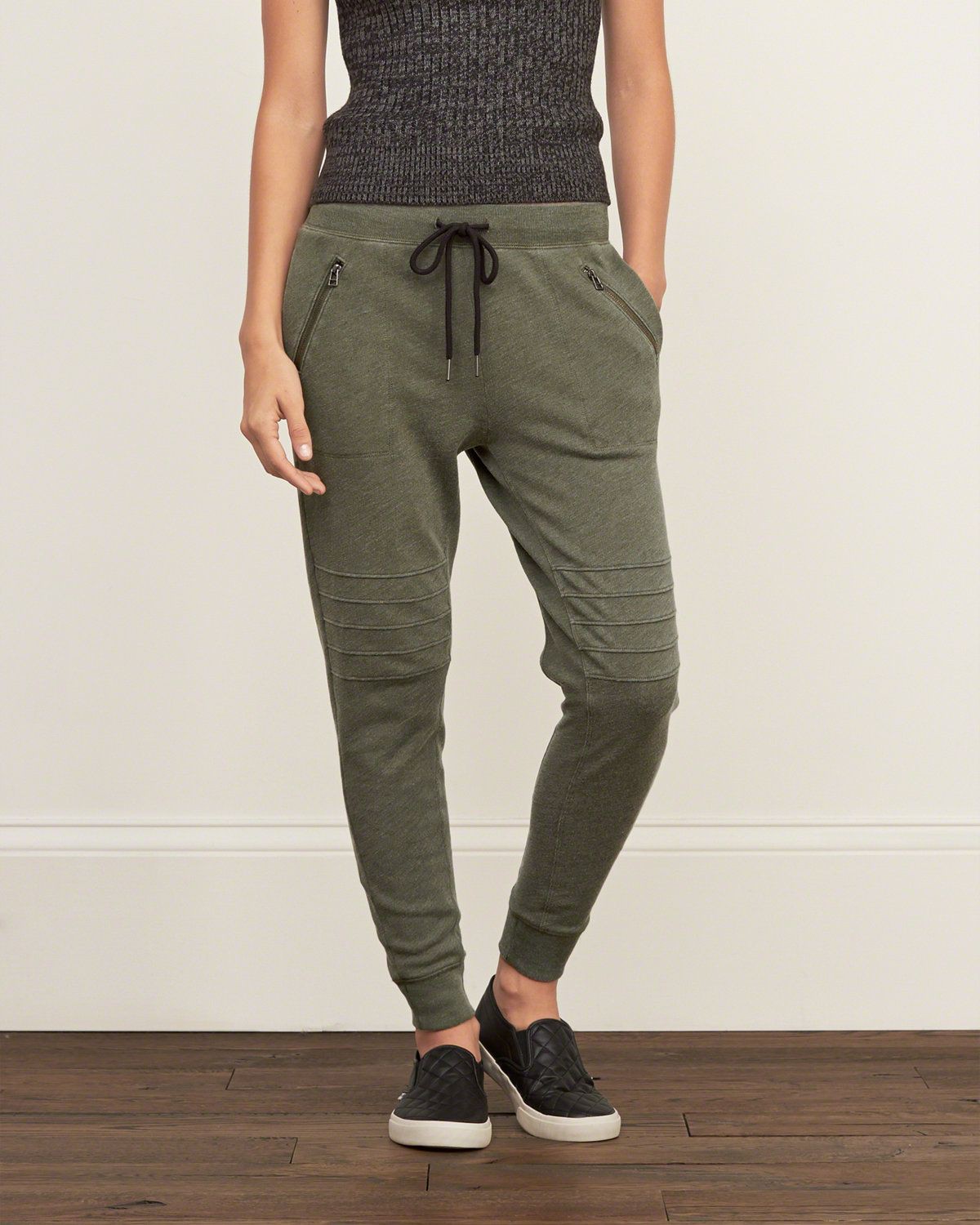 Outfit chándal pantalón jogging mujer: Casual Outfits,  Active Pants,  Joggers Outfit,  Khaki Sportswear,  Khaki Cargo Pants,  Khaki Trousers,  Khaki Jeans,  Khaki Tracksuit  